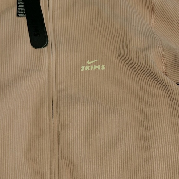 NWT SKIMS NIKE COLLAB Ribbed Seamless Crop Zip Up - Picture 2 of 5